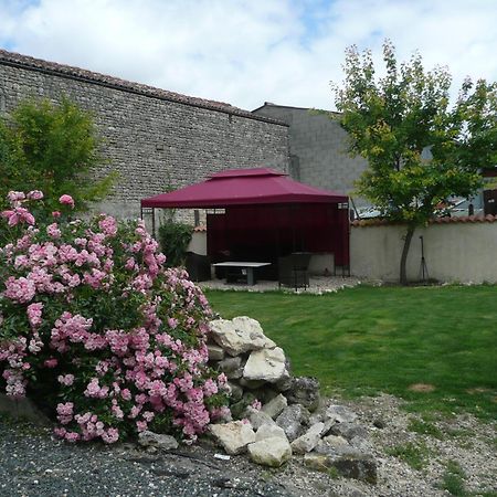 Maison Blanc Bed & Breakfast Gibourne Exterior photo